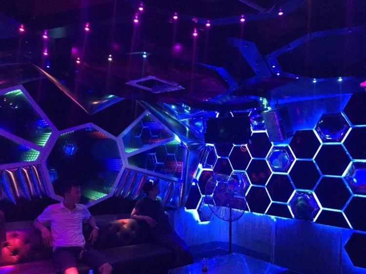 hình ảnh karaoke đẹp giá rẻ 19