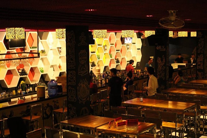 trang trí quán beer club