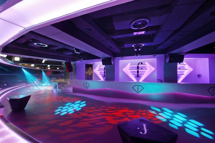 thiet ke thi cong cafe club 8