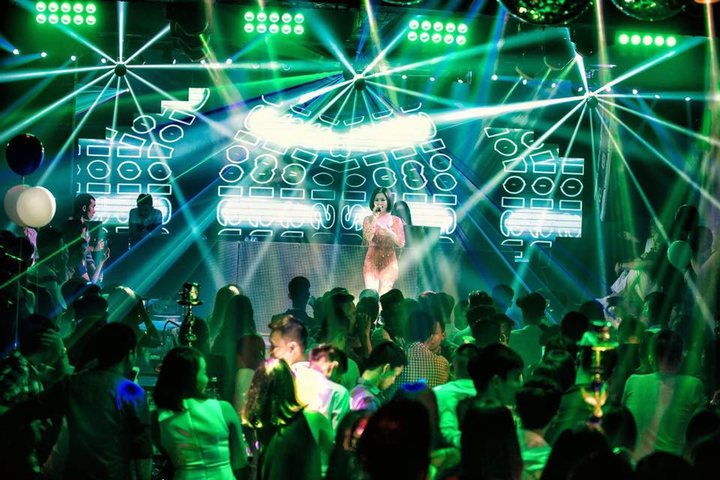 thiết kế nội thất quán beer club sang trọng