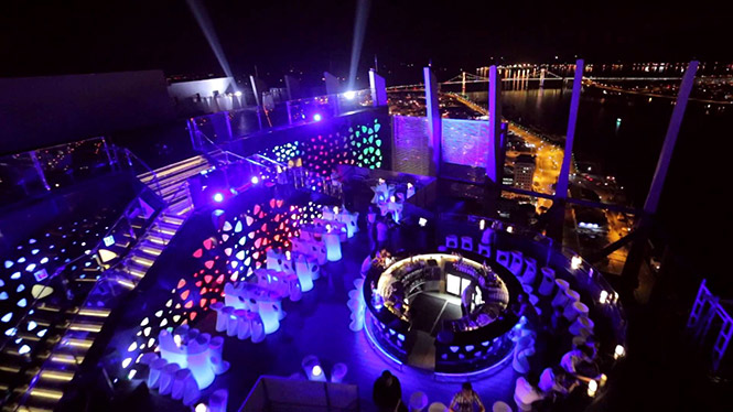 trang trí nội thất quán bar