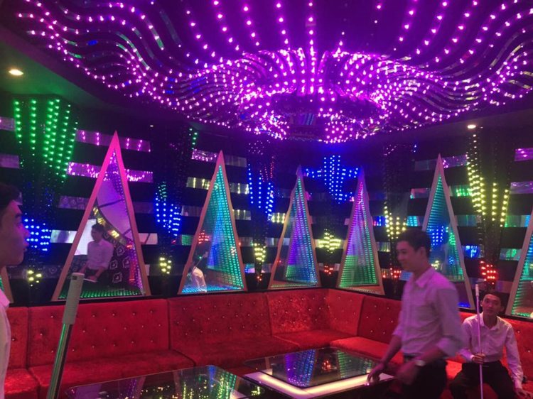 Thiết kế karaoke đẹp phong cách 4