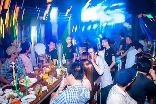 thi công beer club