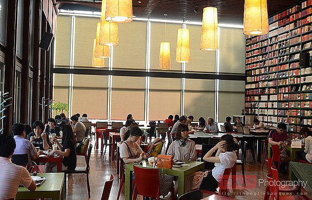 nội thất quán cafe sách