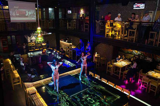 hinh anh beer club