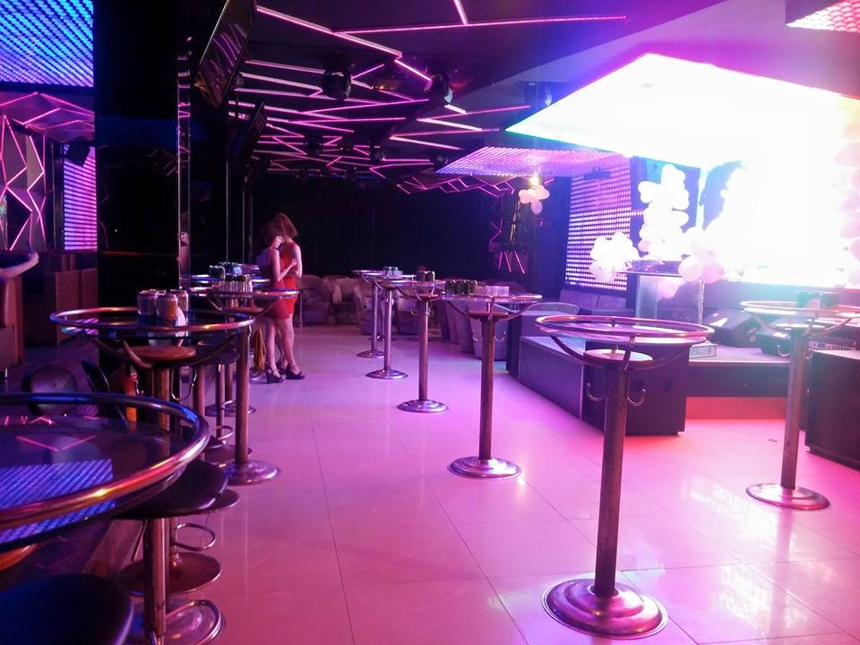 thiet ke cafe san vuon