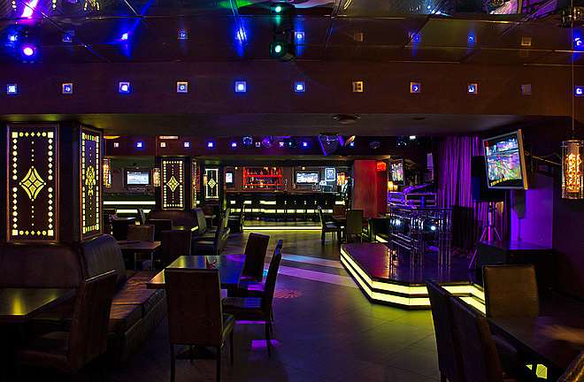 thiet ke quan cafe DJ chuyen nghiep