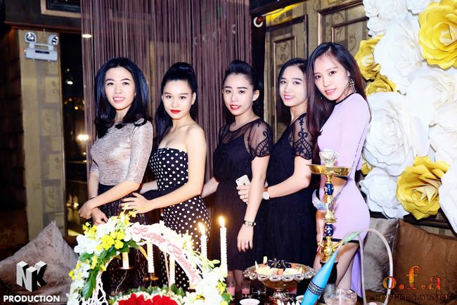HOT GIRL VÀ OFA 1 ,KHONG GIAN CAFE LOUNGE 10
