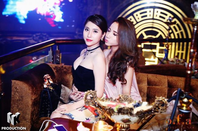 HOT GIRL VÀ OFA 1 ,KHONG GIAN CAFE LOUNGE 19