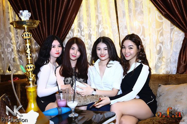 HOT GIRL VÀ OFA 1 ,KHONG GIAN CAFE LOUNGE 8
