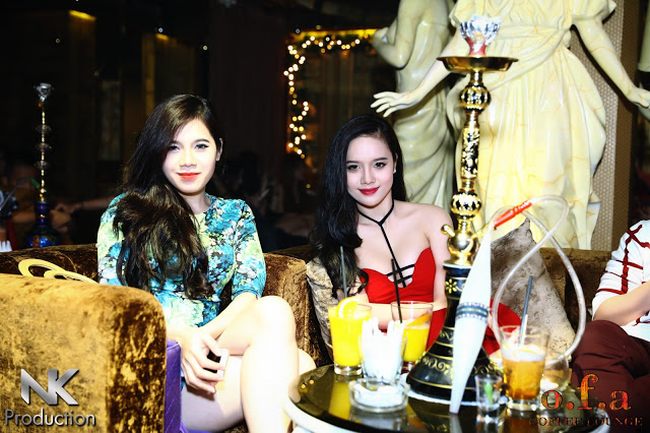 HOT GIRL VÀ OFA 1 ,KHONG GIAN CAFE LOUNGE 9