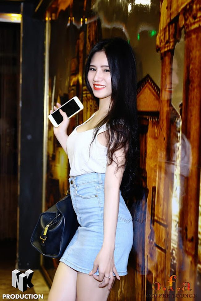 HOT GIRL VÀ OFA 1 ,KHONG GIAN CAFE LOUNGE 12