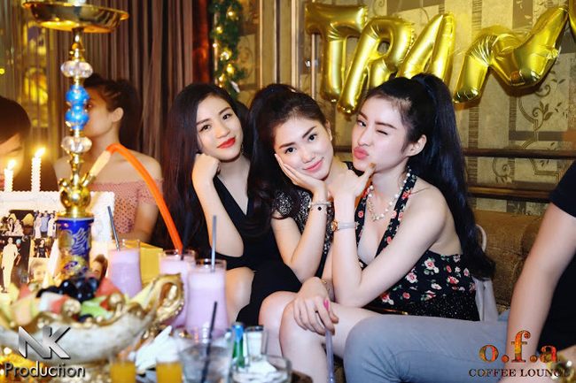 HOT GIRL VÀ OFA 1 ,KHONG GIAN CAFE LOUNGE 18