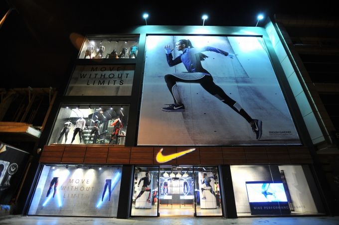 Thiet ke thi cong shop the thao - shop nike an tuong 10