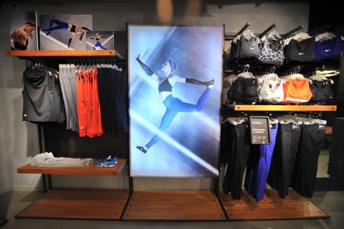 Thiet ke thi cong shop the thao - shop nike an tuong 2