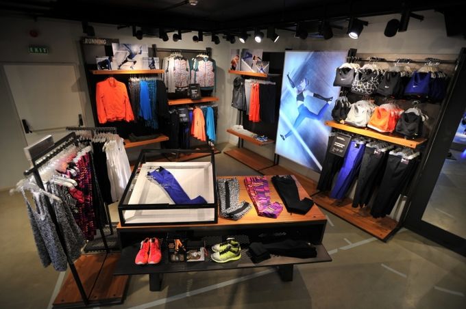Thiet ke thi cong shop the thao - shop nike an tuong 4