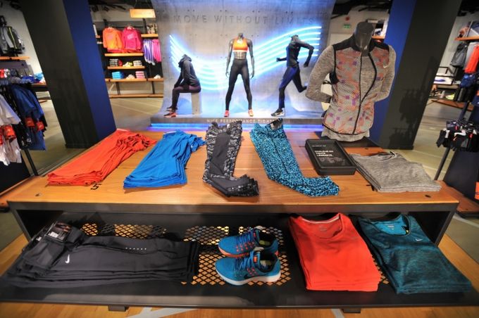 Thiet ke thi cong shop the thao - shop nike an tuong 5