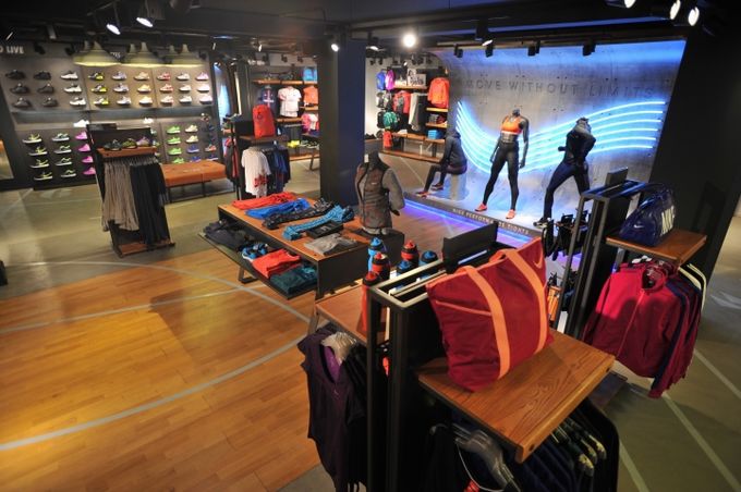 Thiet ke thi cong shop the thao - shop nike an tuong 7