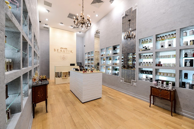 thi cong shop 5,thiet ke noi that shop nuoc hoa,showroom nuoc hoa