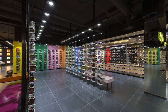 không gian shop giày